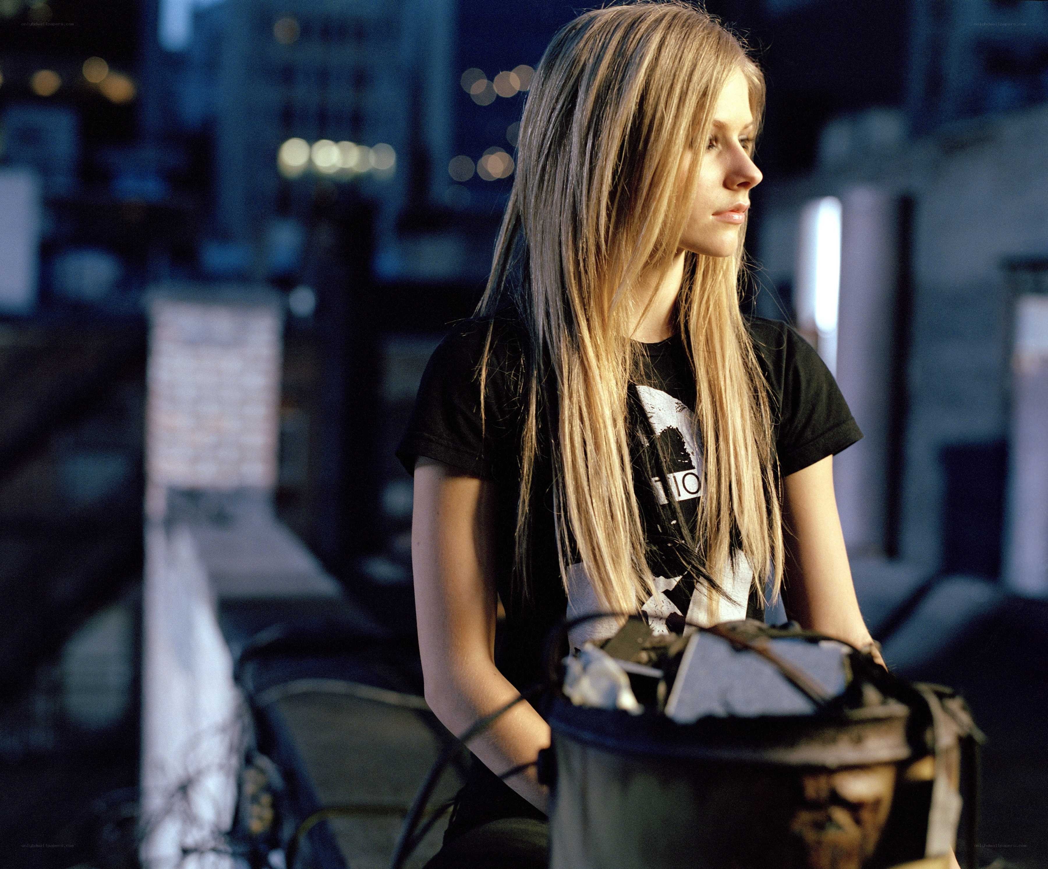 Avril Lavigne on a rooftop at night