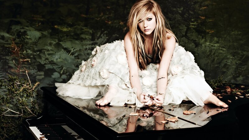 Avril Lavigne on piano