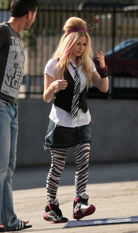 Avril Lavigne on set