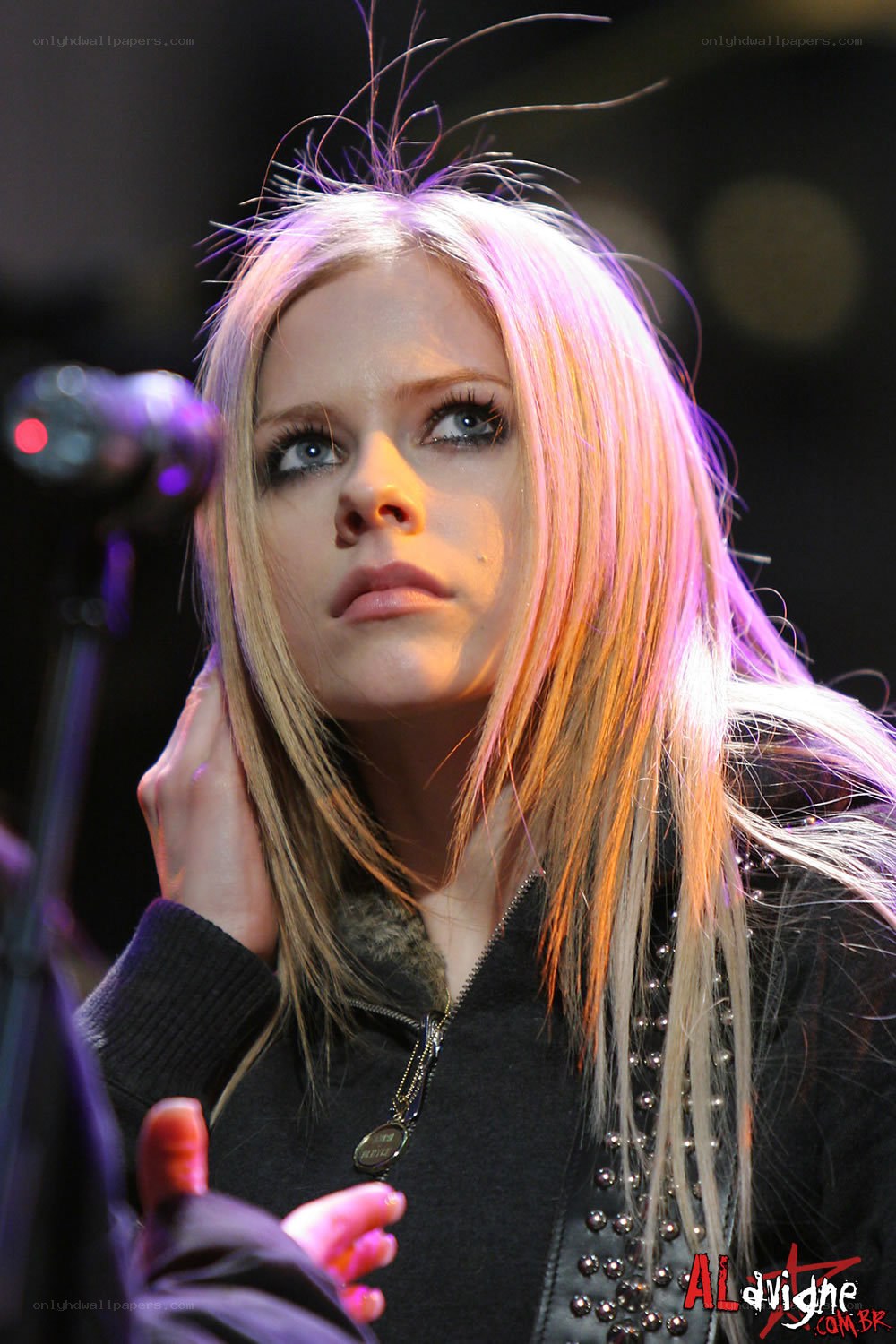 Avril Lavigne on stage