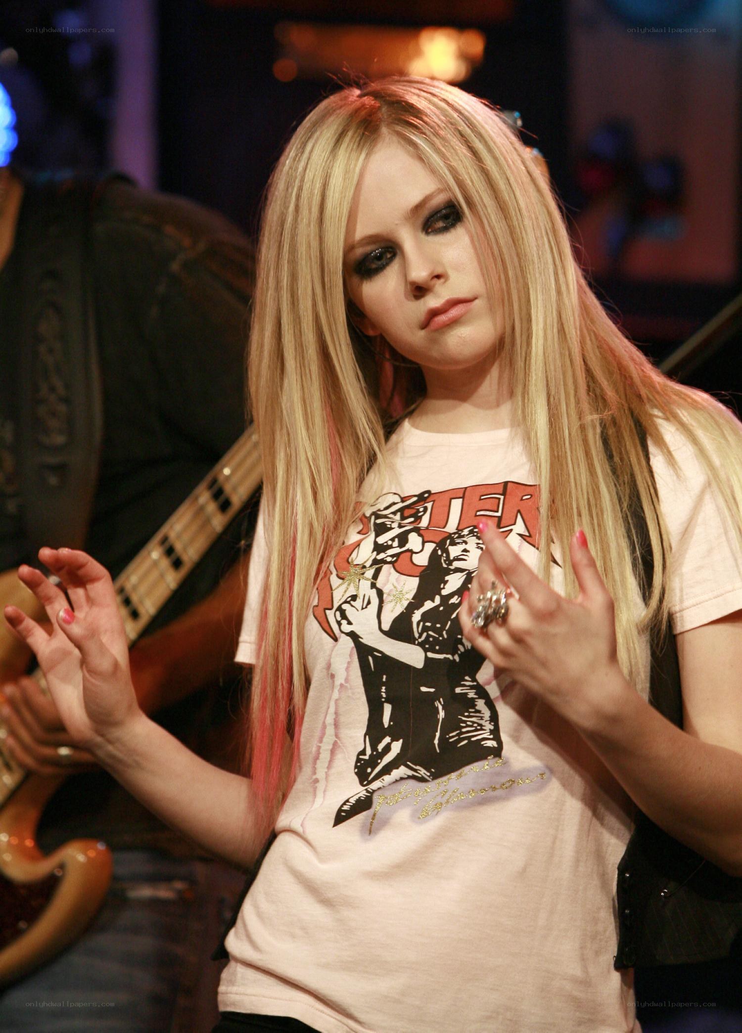 Avril Lavigne on stage