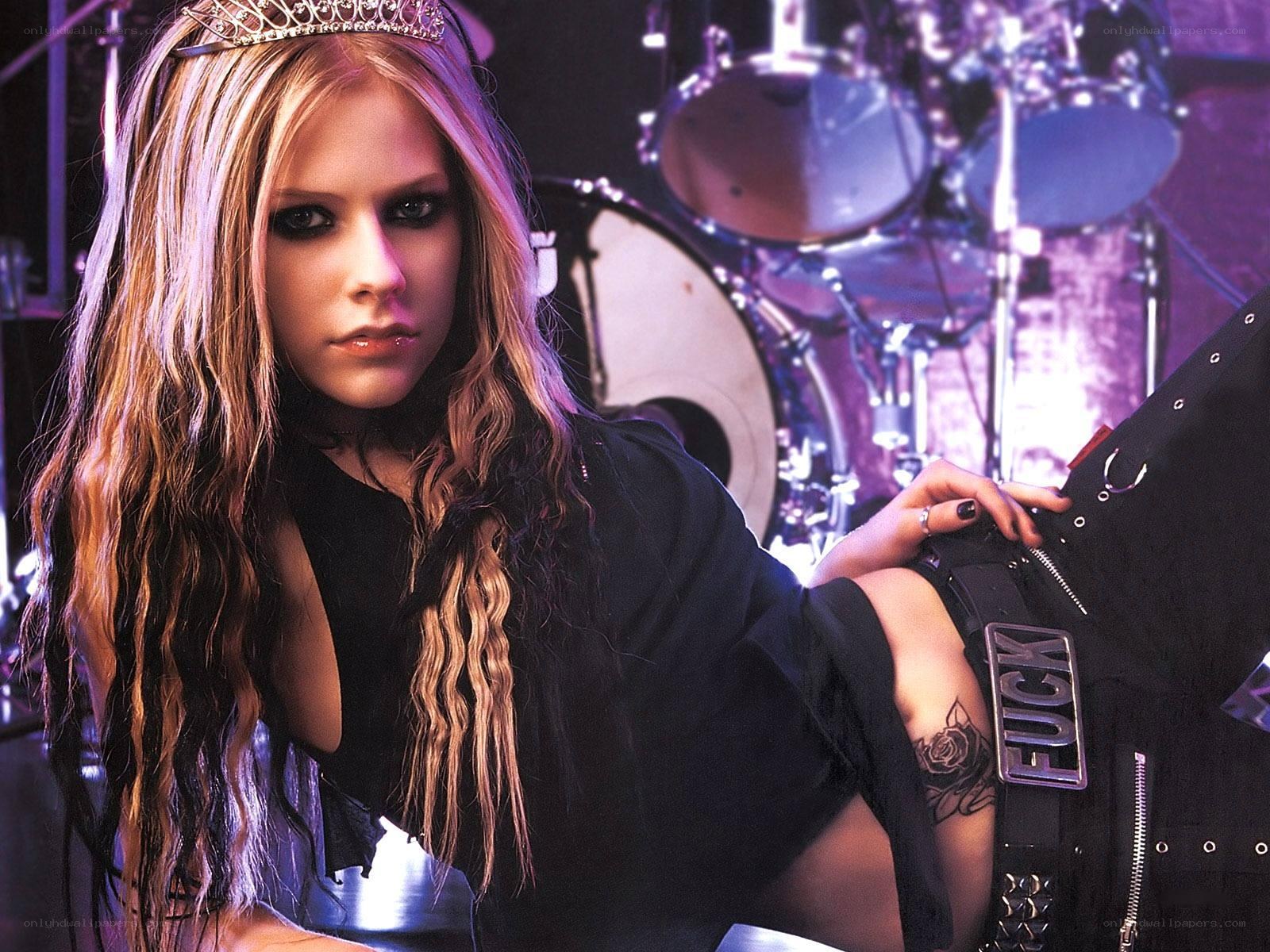 Avril Lavigne on stage