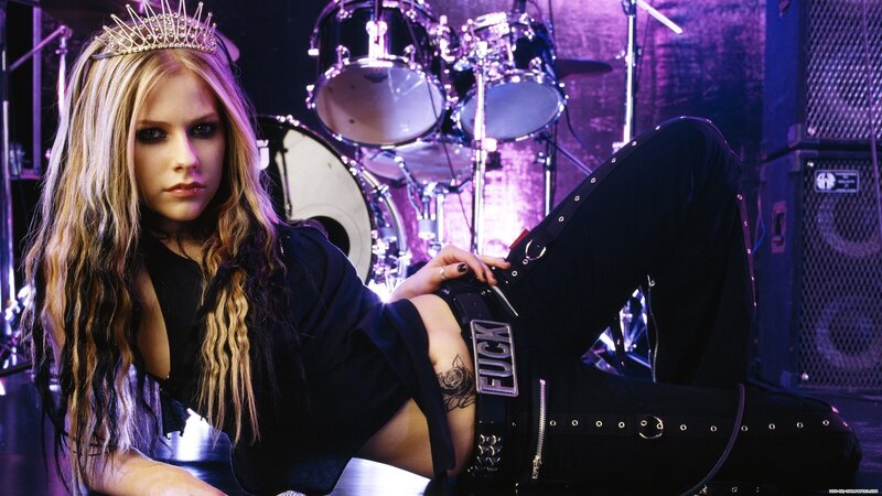 Avril Lavigne on stage with crown