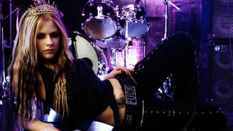 Avril Lavigne on stage with crown