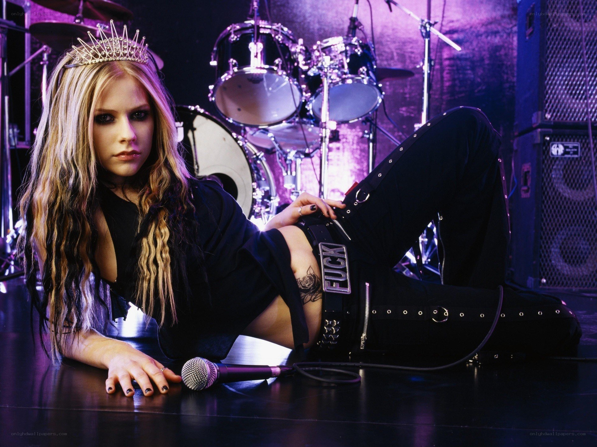 Avril Lavigne on stage with microphone