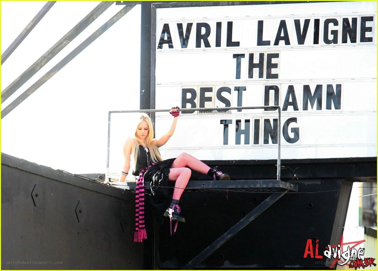 Avril Lavigne on stage
