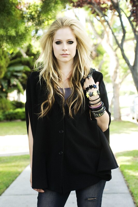 Avril Lavigne outdoors