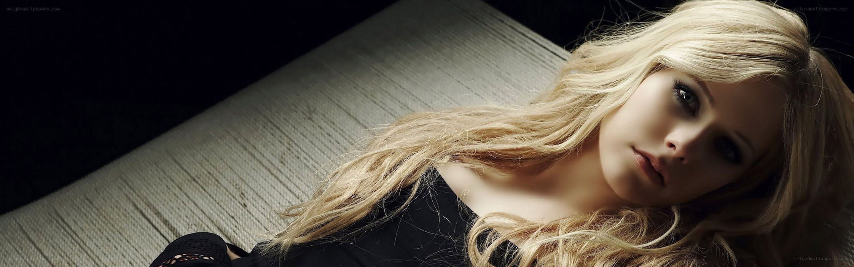 Avril Lavigne portrait