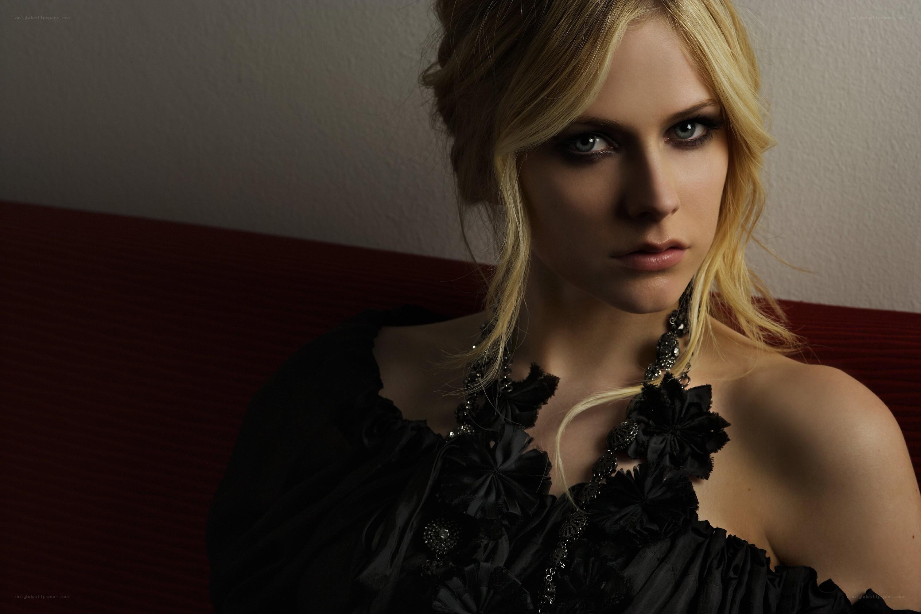 Avril Lavigne portrait