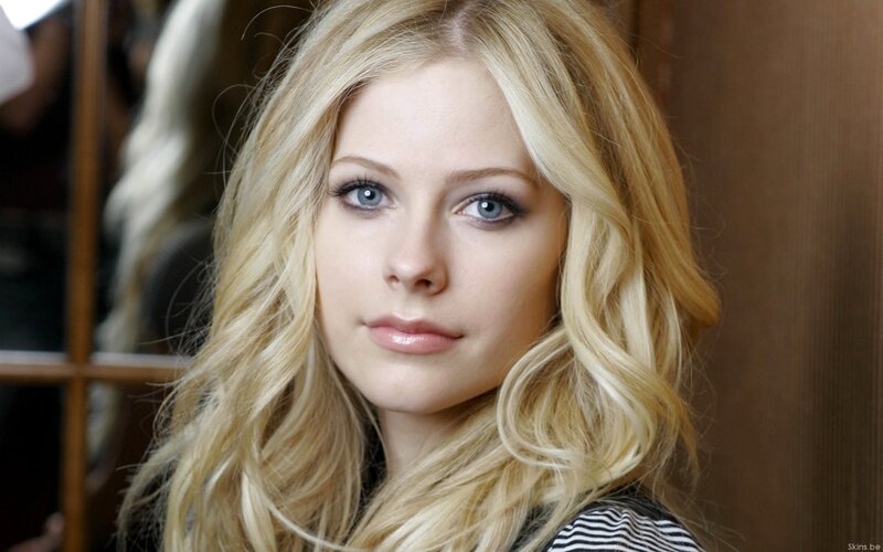 Avril Lavigne portrait