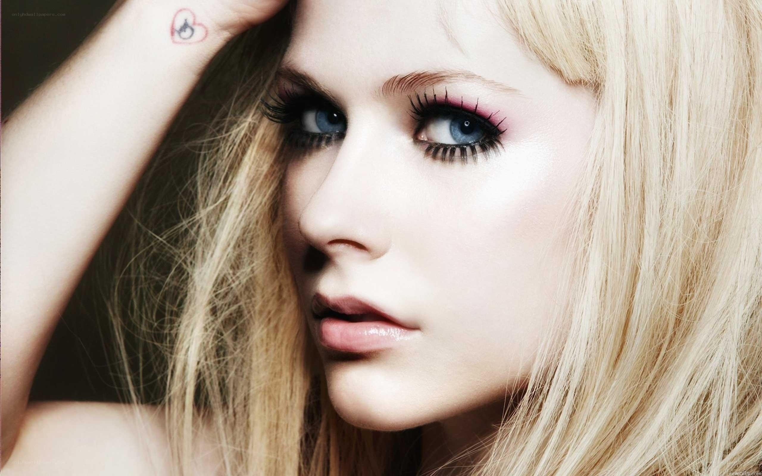 Avril Lavigne portrait