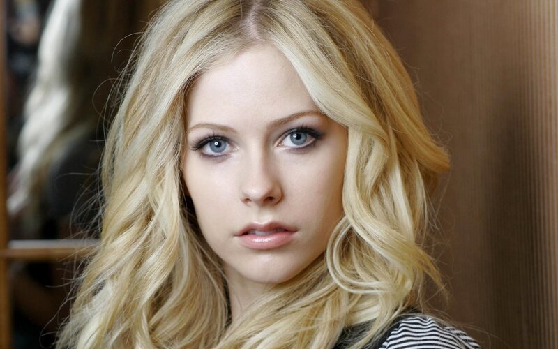 Avril Lavigne portrait