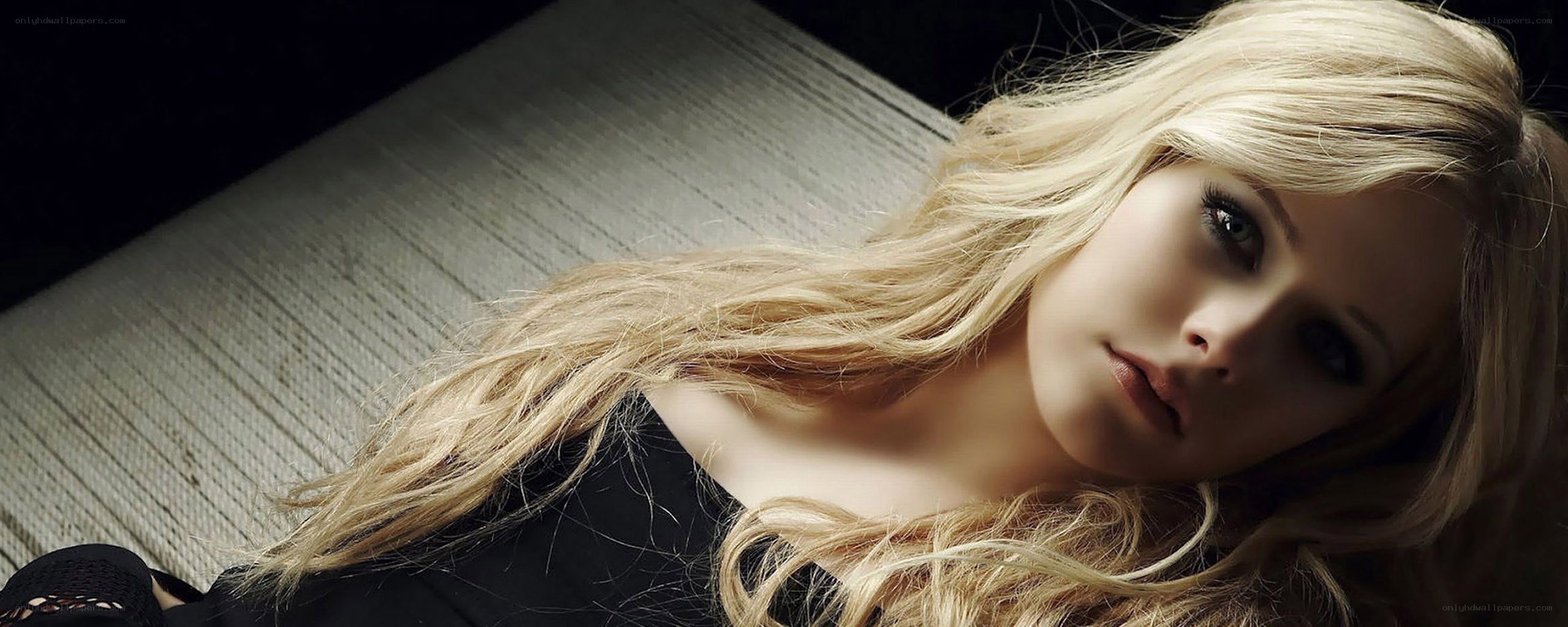 Avril Lavigne portrait