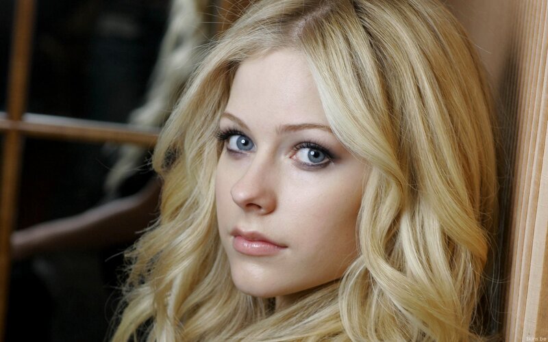 Avril Lavigne portrait