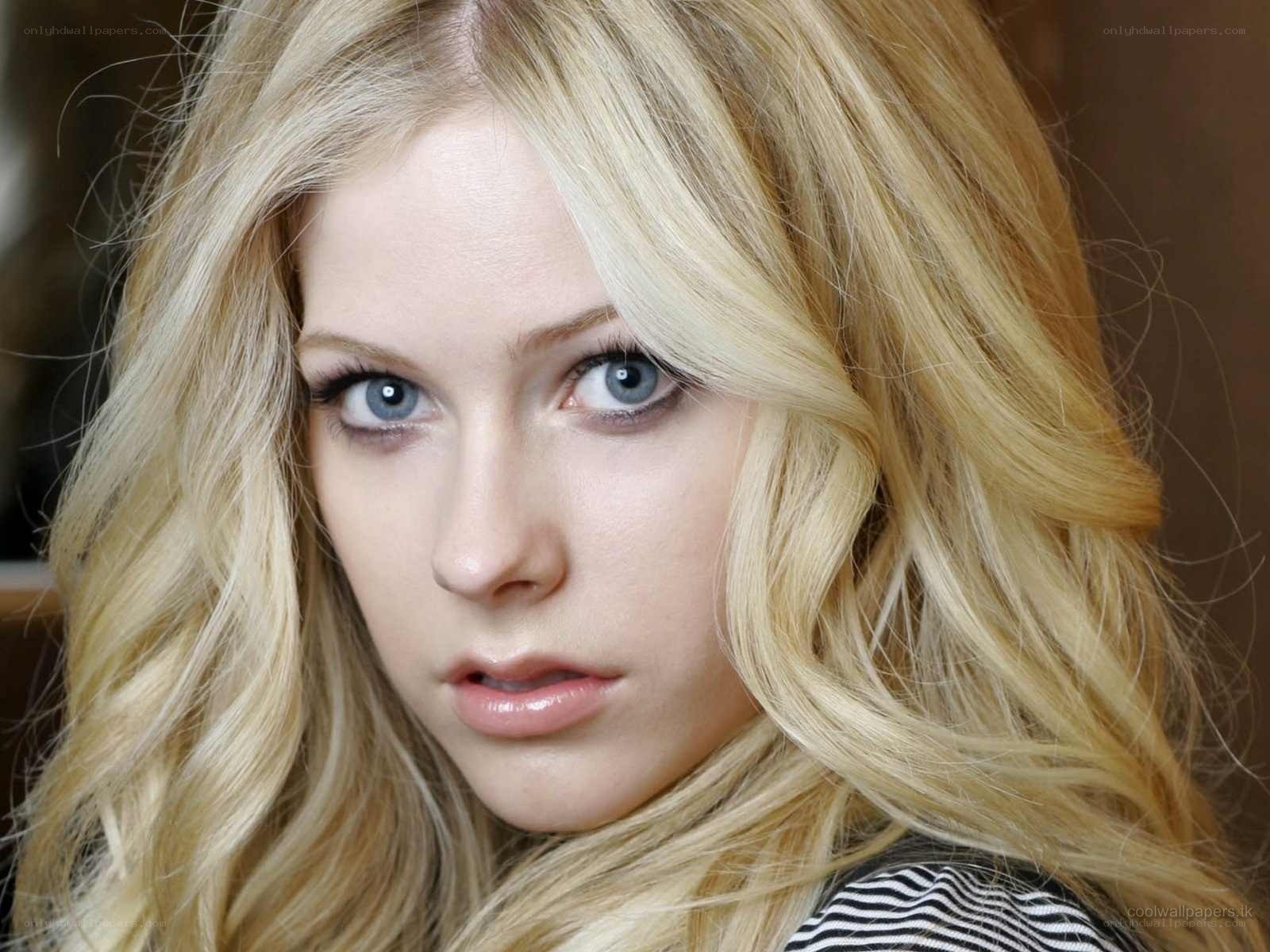 Avril Lavigne portrait