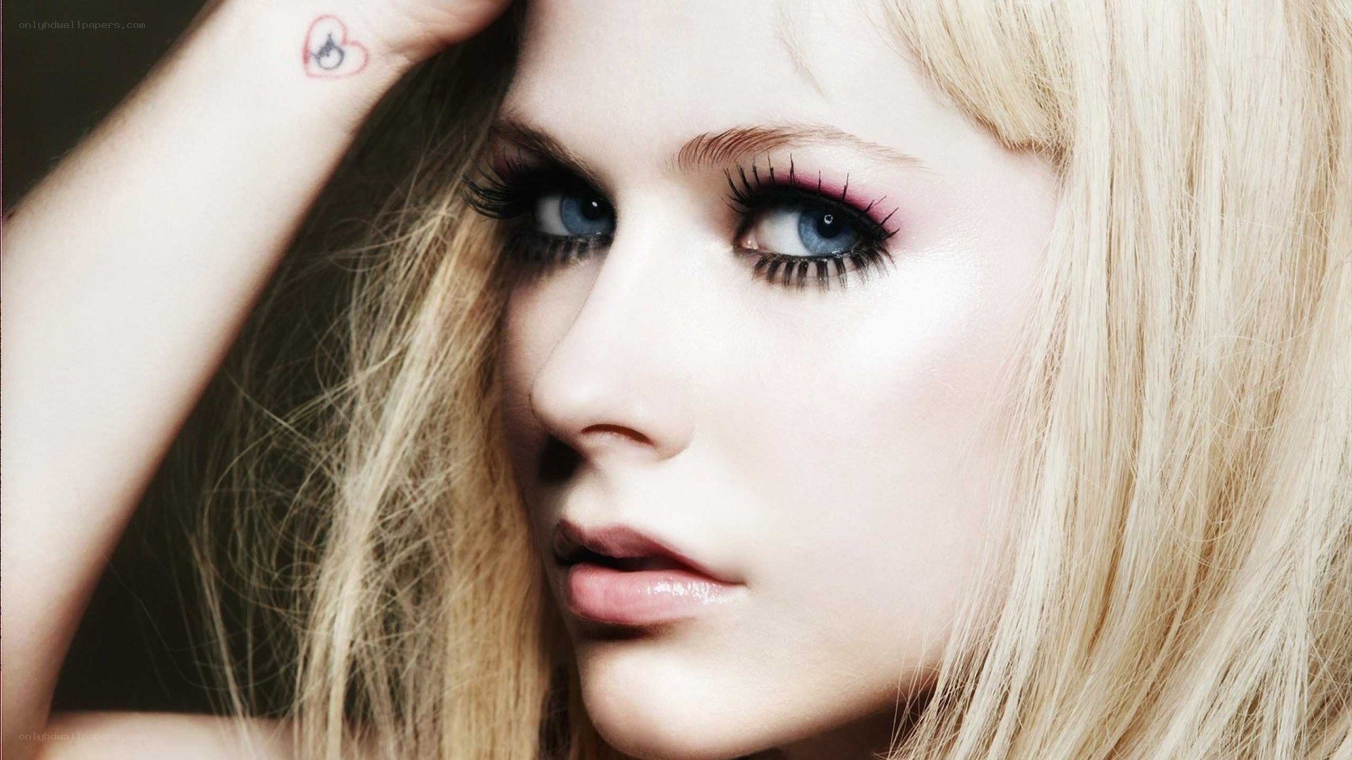 Avril Lavigne portrait