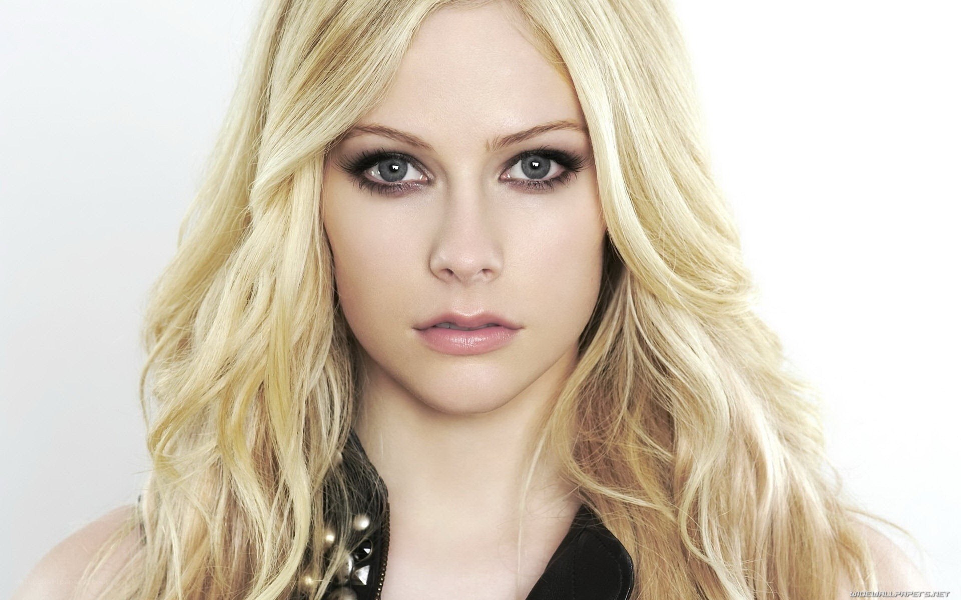 Avril Lavigne portrait