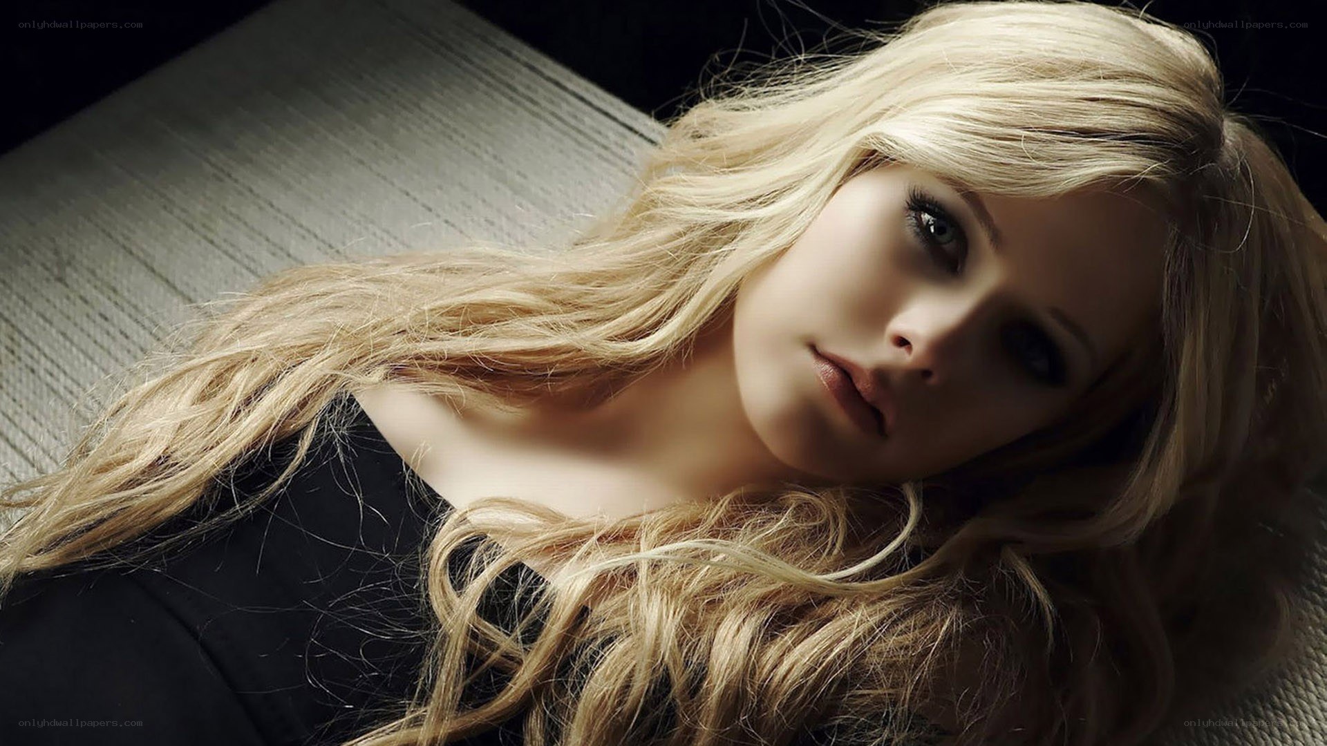 Avril Lavigne portrait