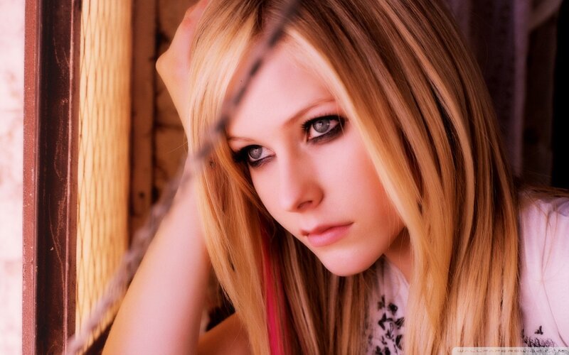 Avril Lavigne portrait