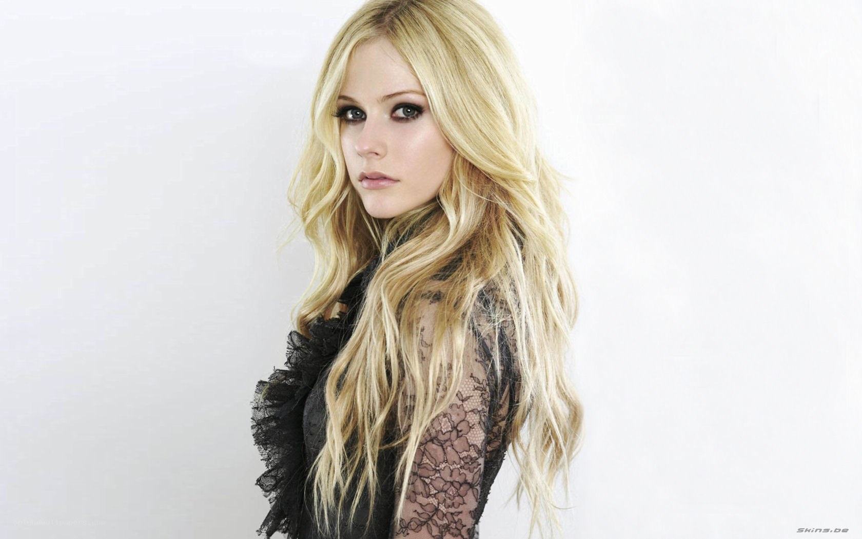 Avril Lavigne portrait
