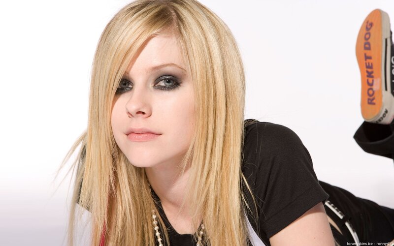 Avril Lavigne portrait