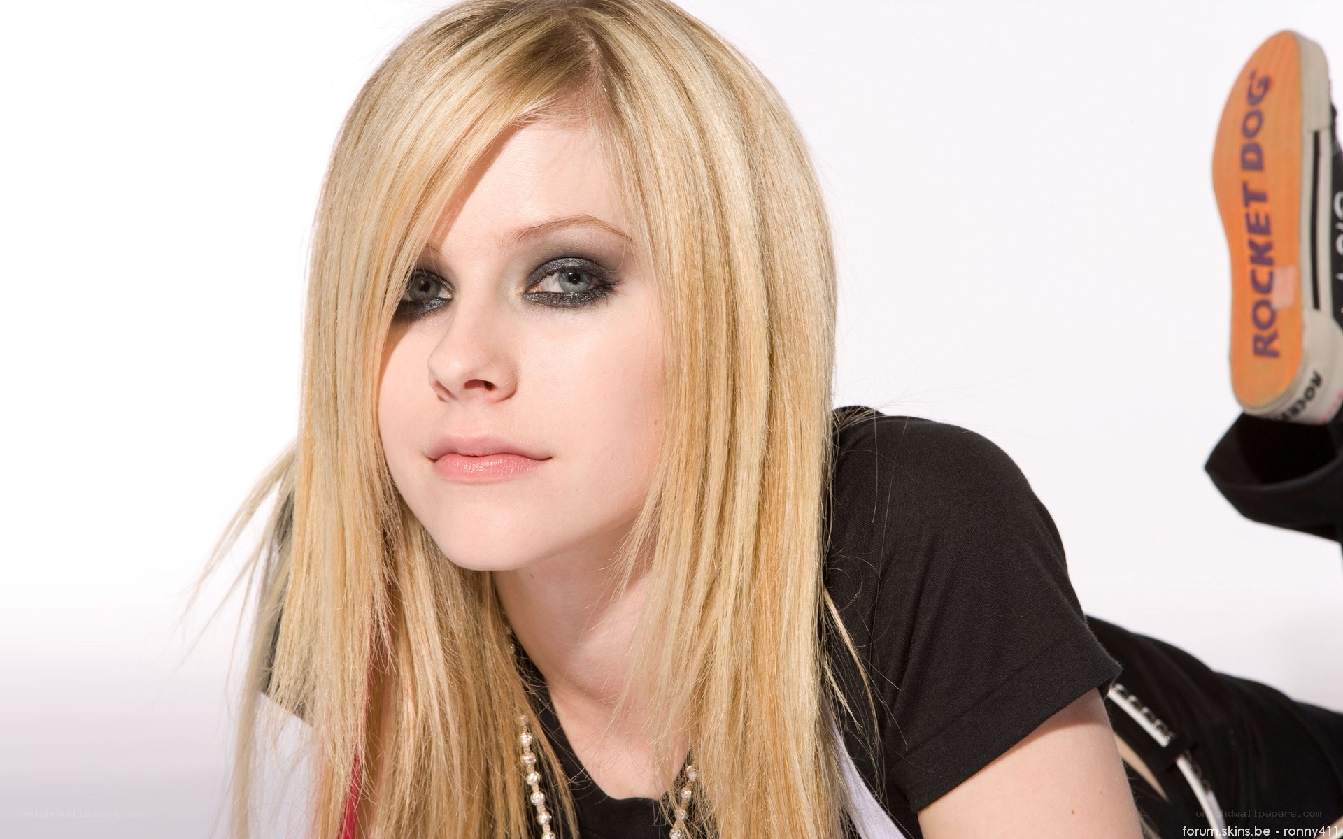 Avril Lavigne portrait