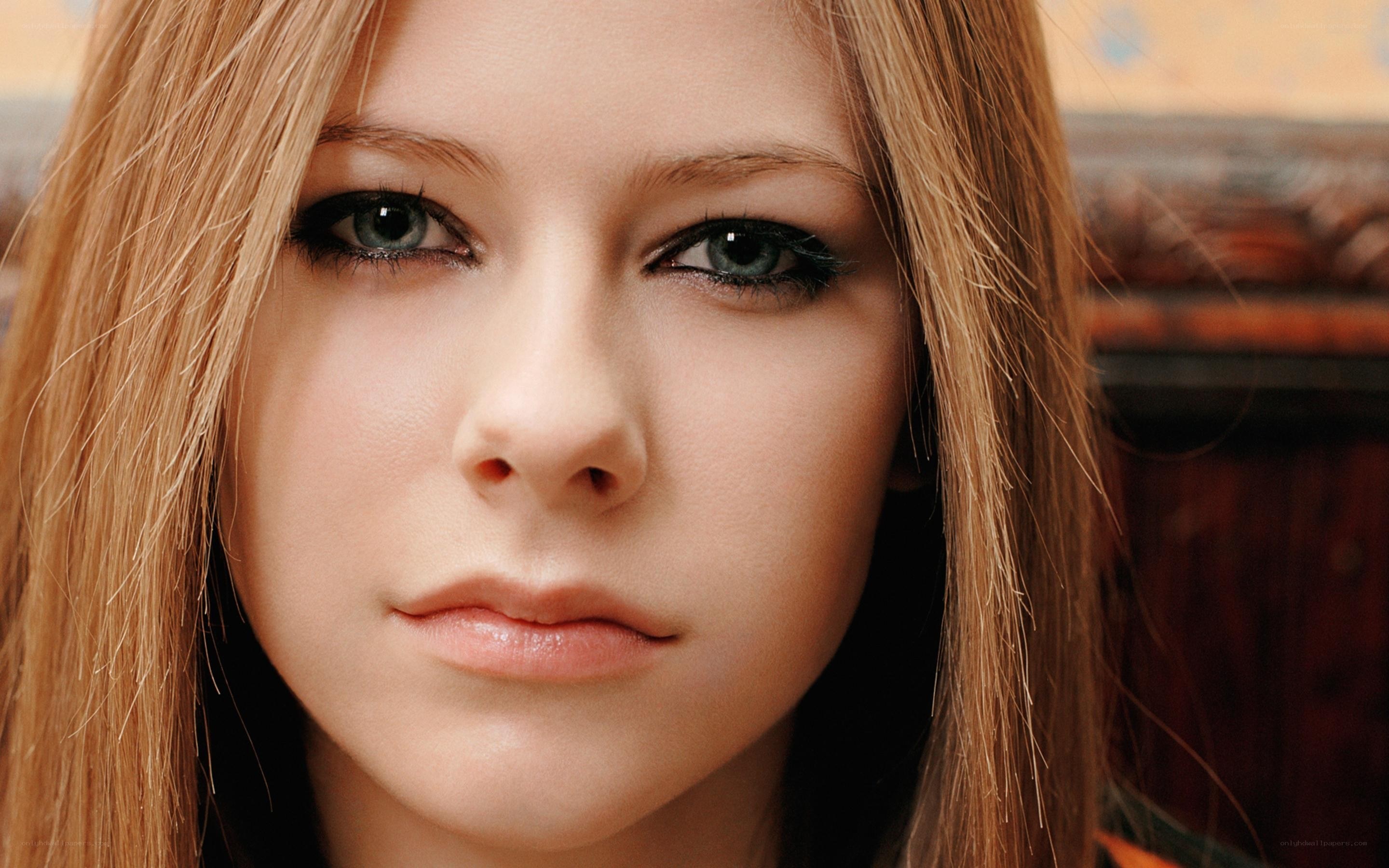 Avril Lavigne portrait