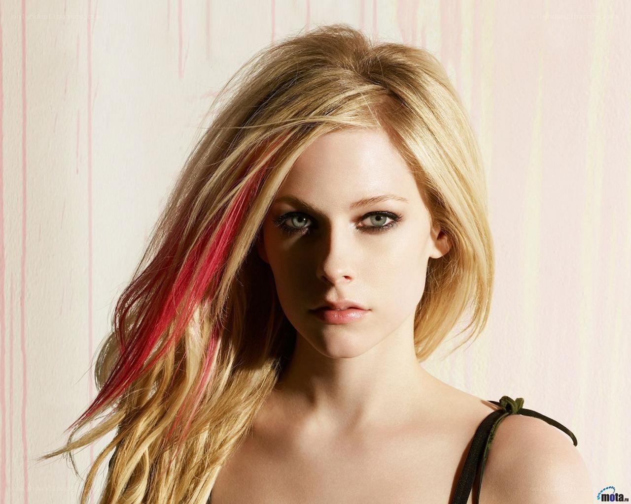 Avril Lavigne portrait