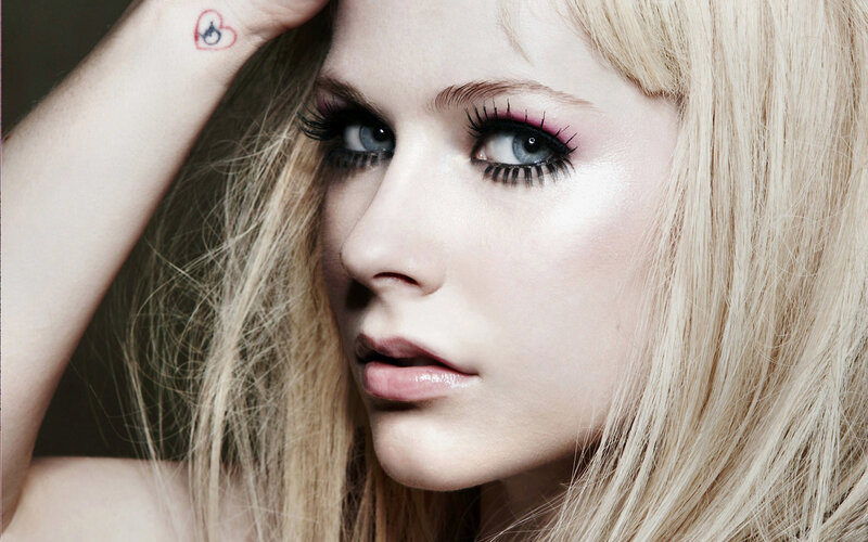 Avril Lavigne portrait