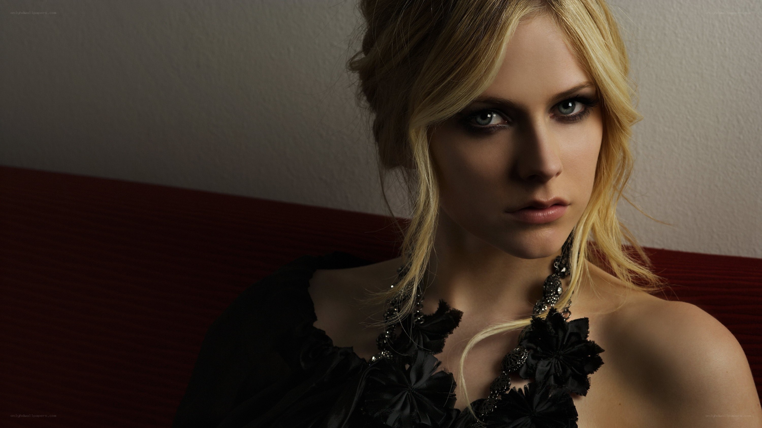 Avril Lavigne portrait