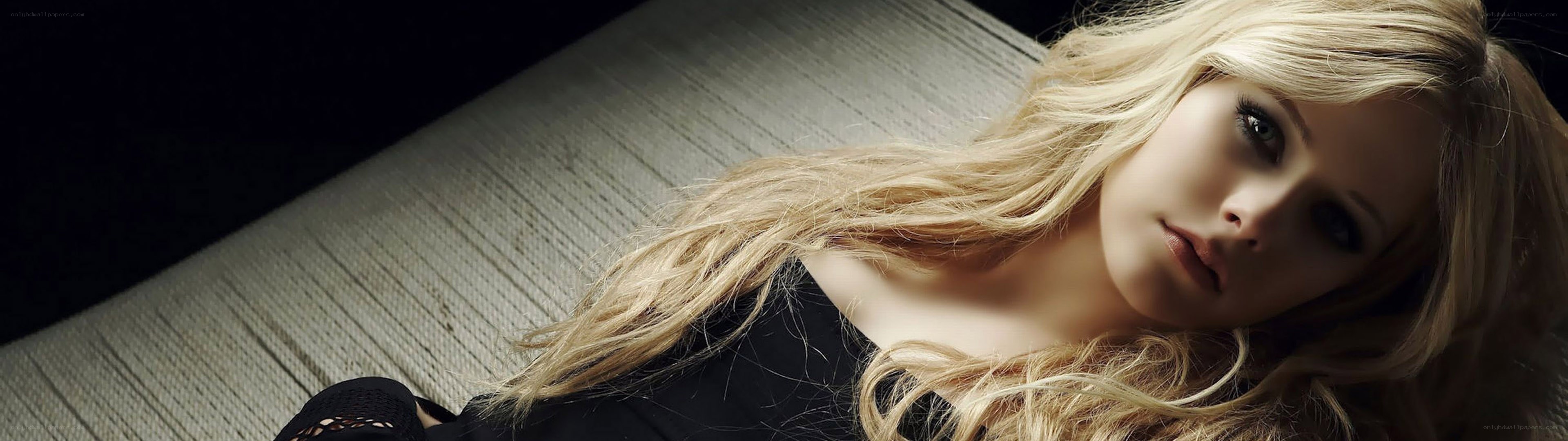 Avril Lavigne portrait