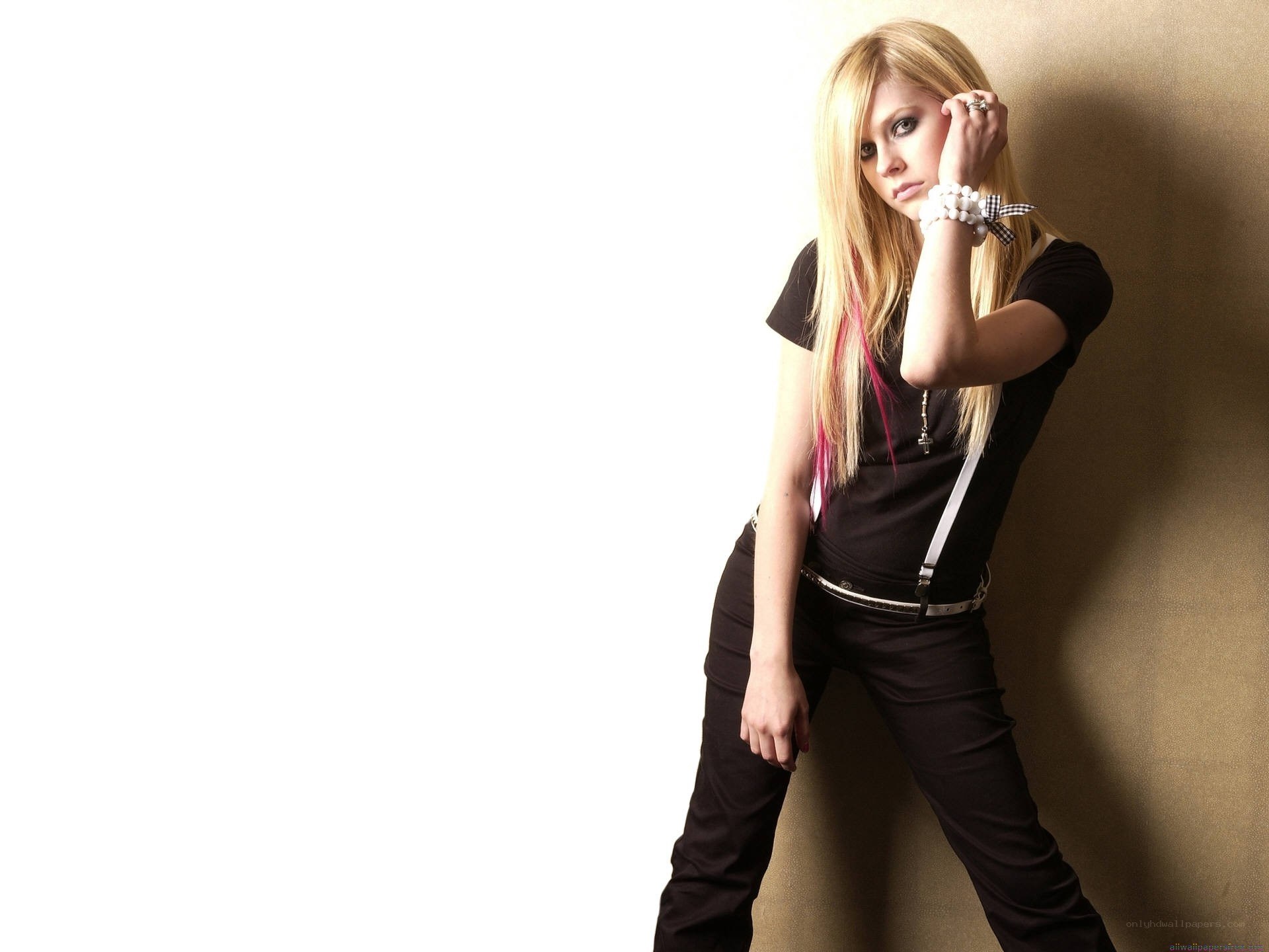 Avril Lavigne posing against wall