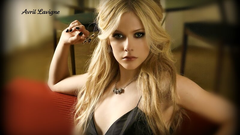 Avril Lavigne Posing