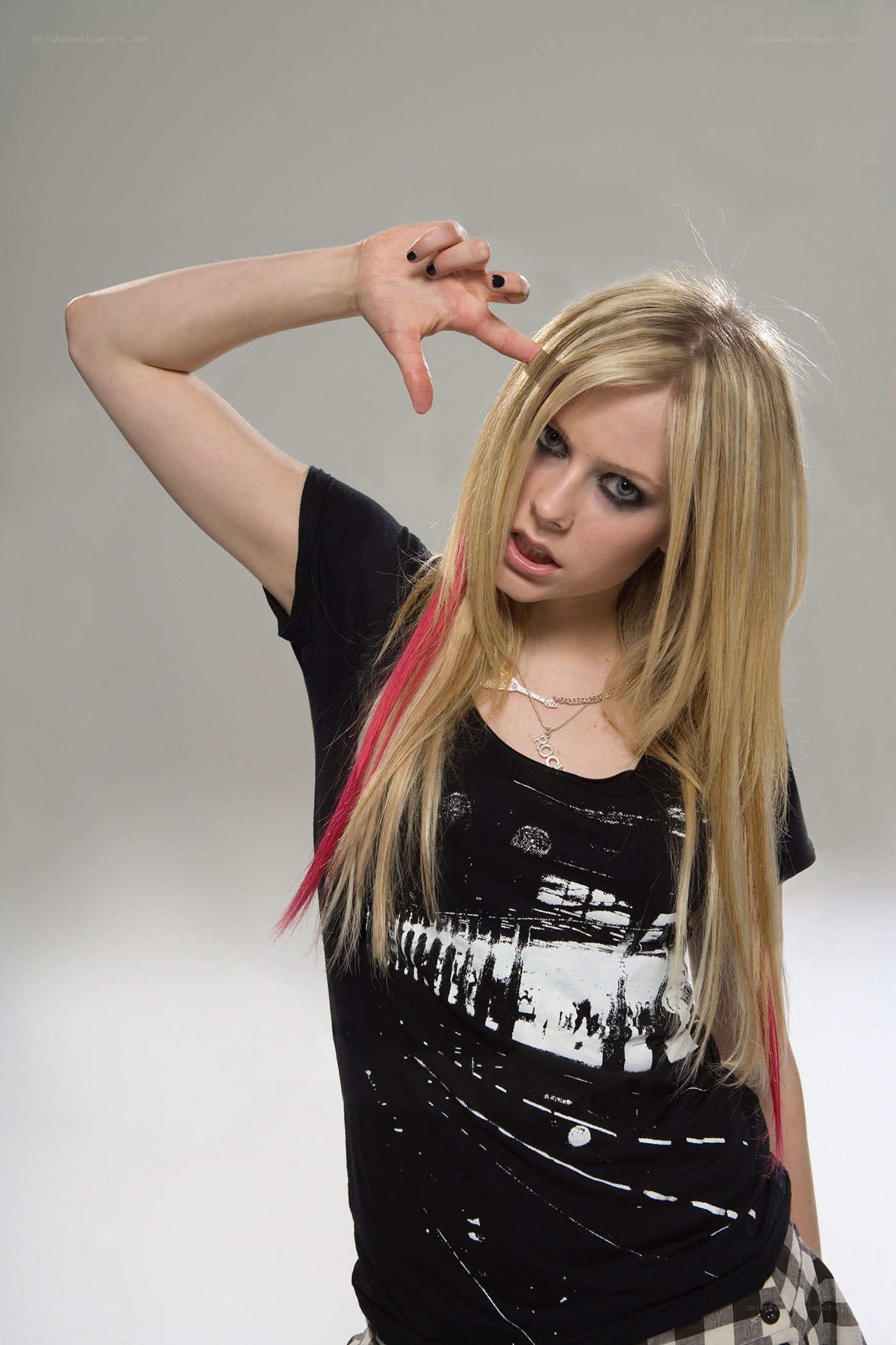 Avril Lavigne posing with hand gesture