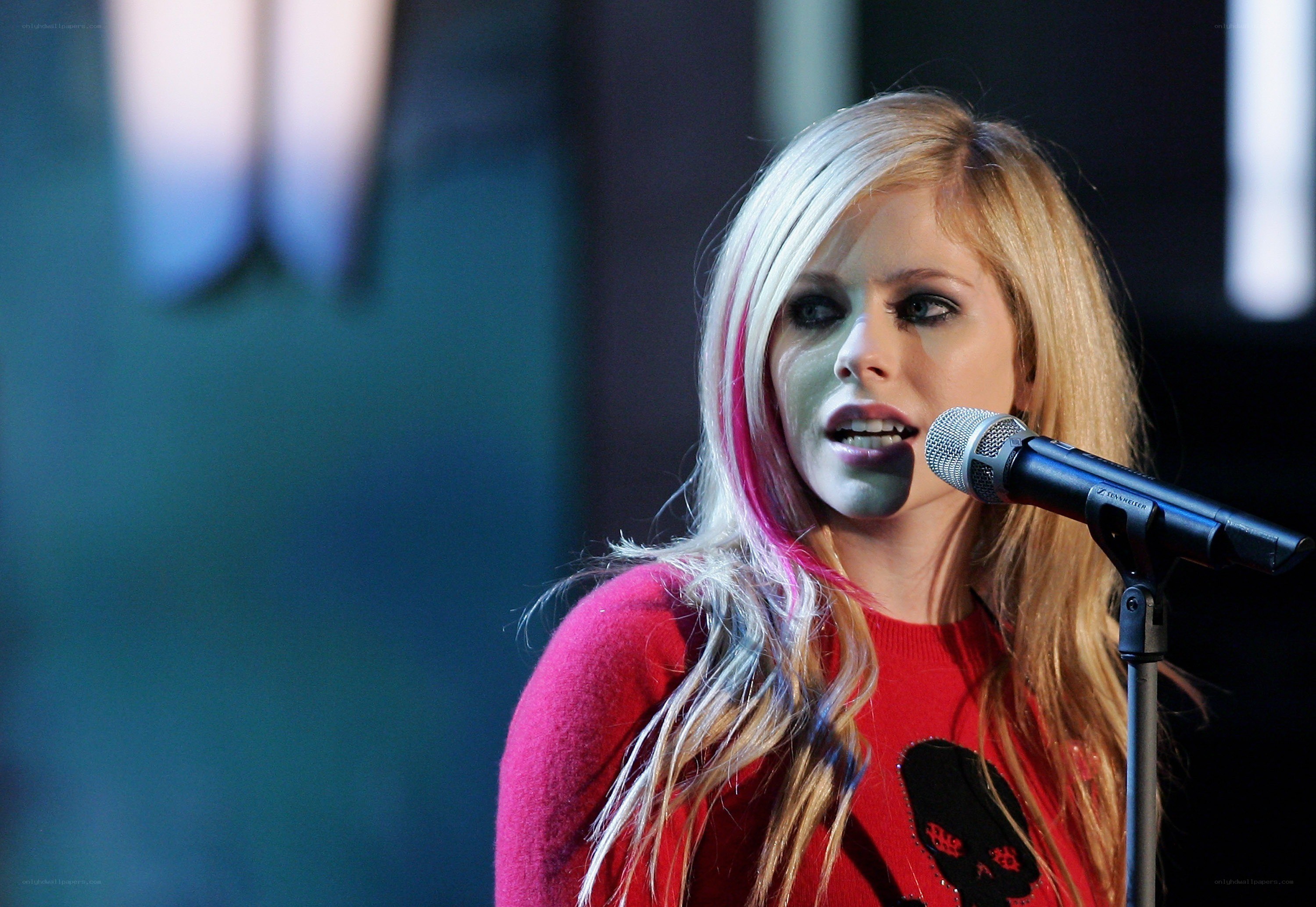 Avril Lavigne singing on stage