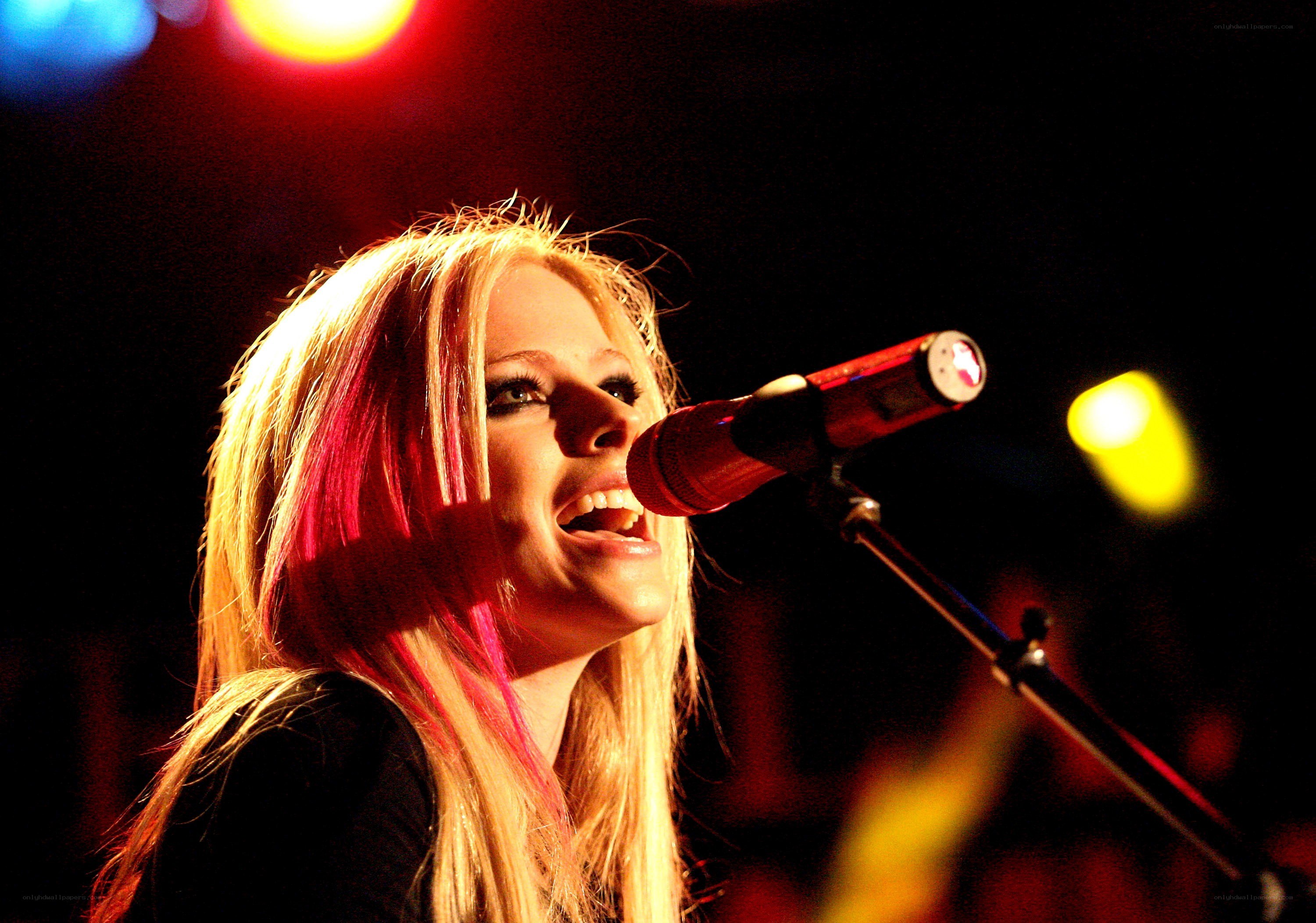 Avril Lavigne singing on stage