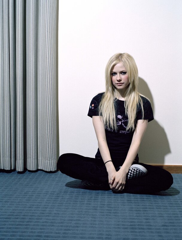 Avril Lavigne sitting on the floor