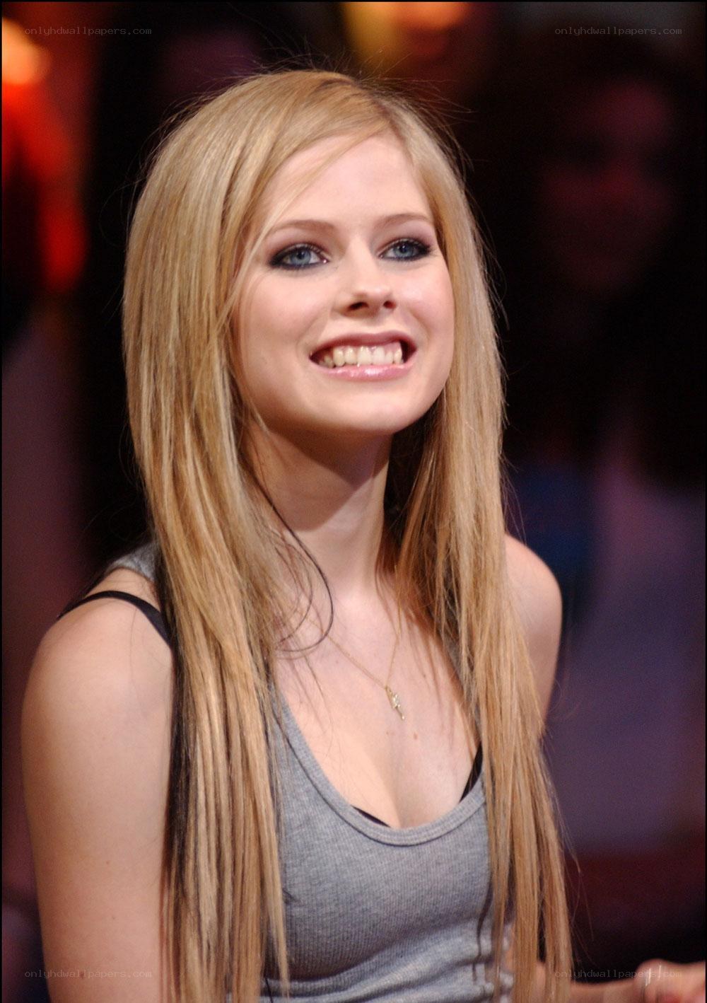 Avril Lavigne smiling