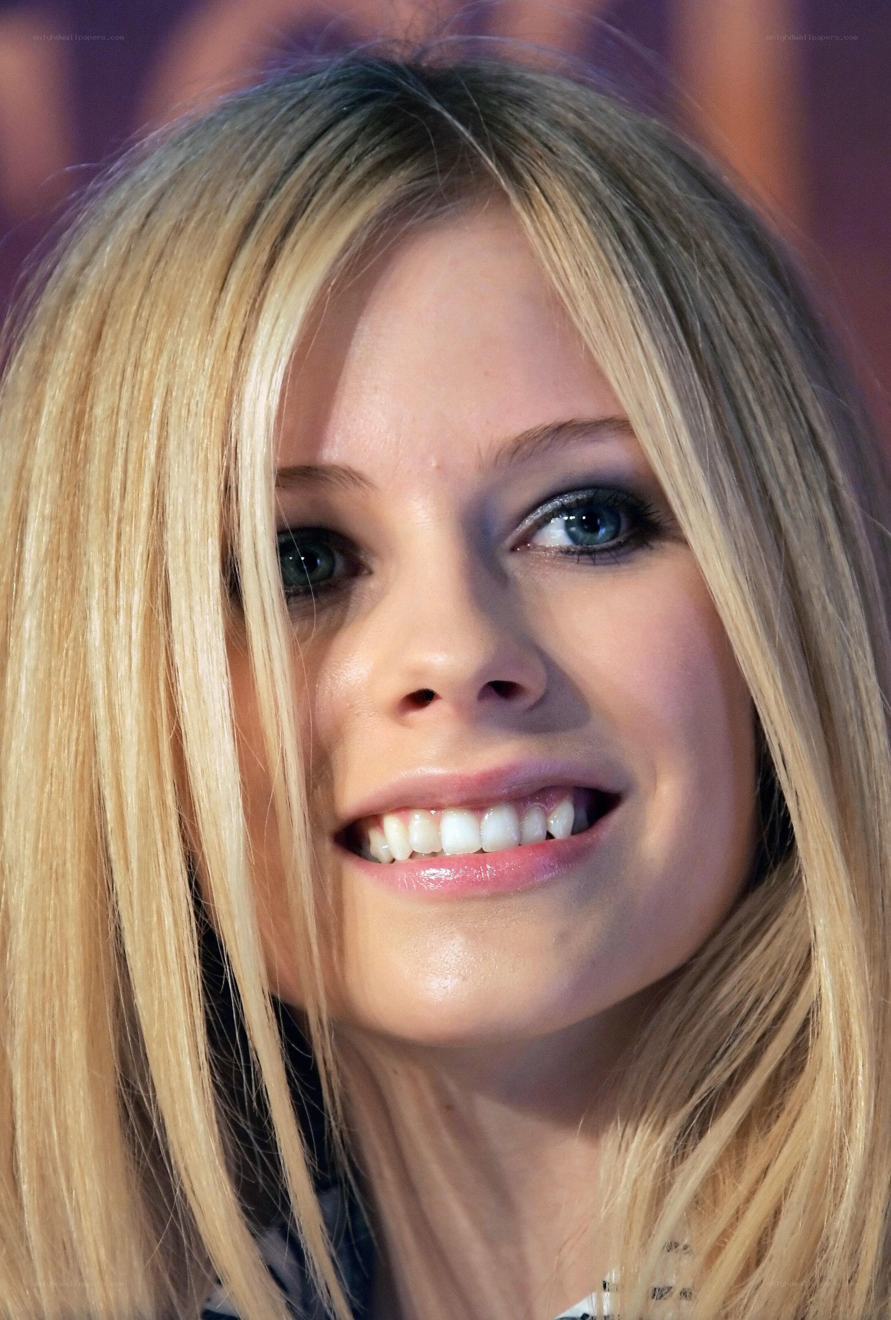 Avril Lavigne smiling