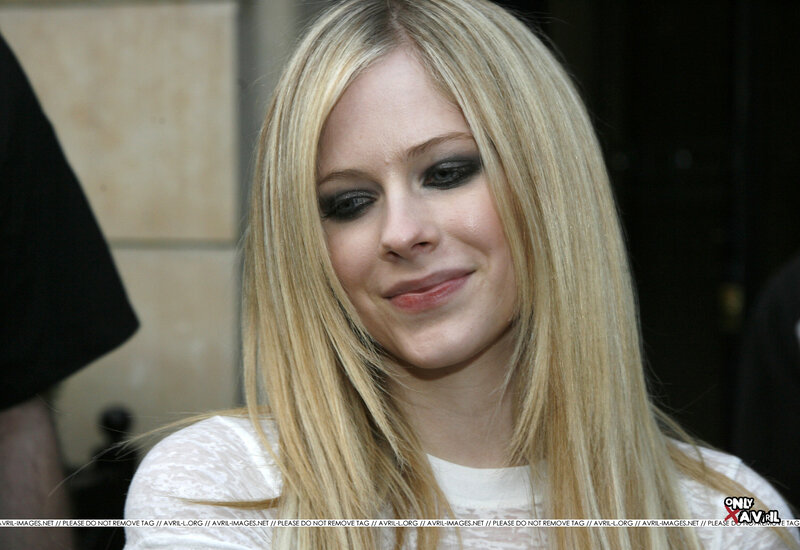 Avril Lavigne smiling
