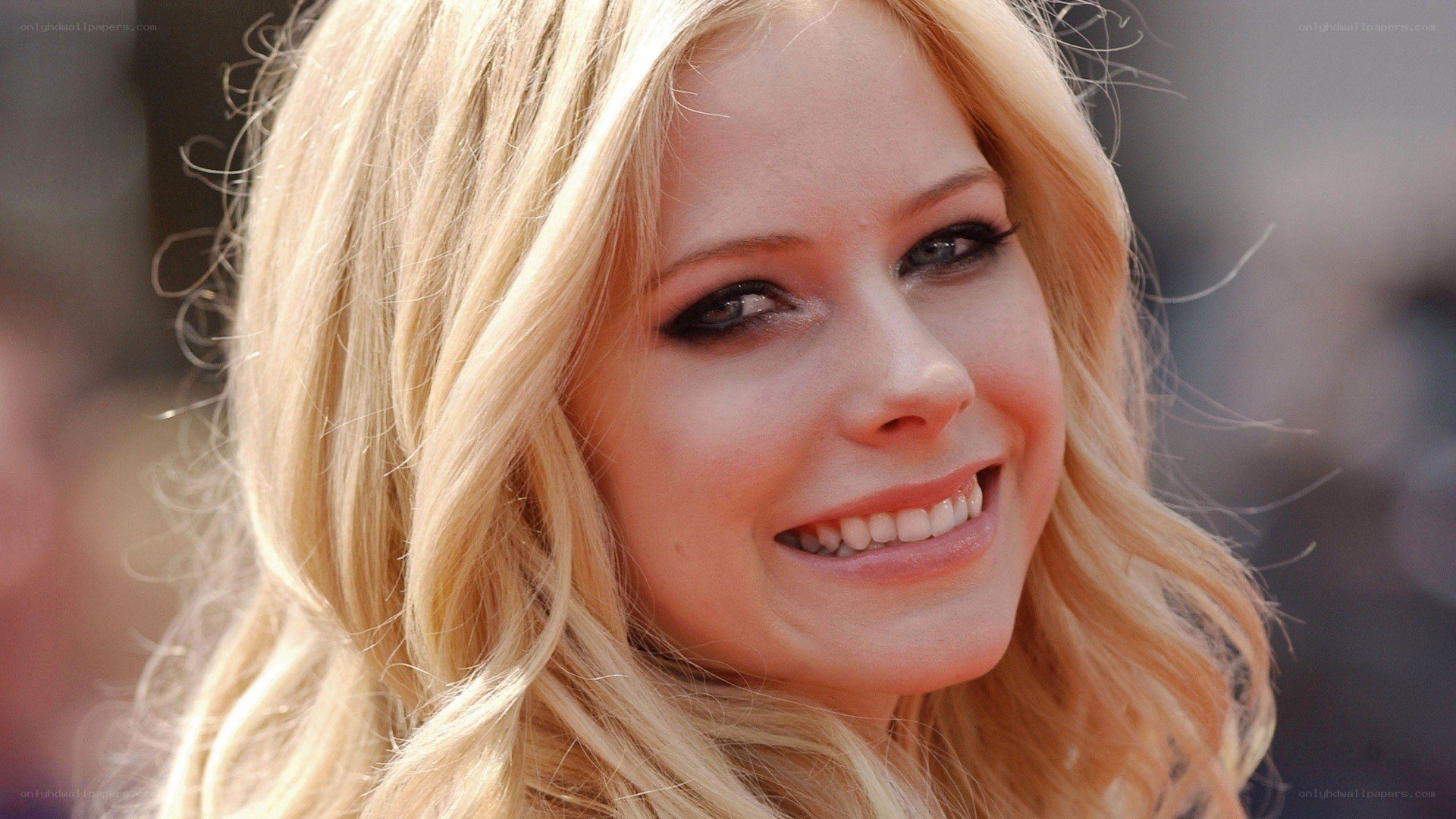 Avril Lavigne smiling