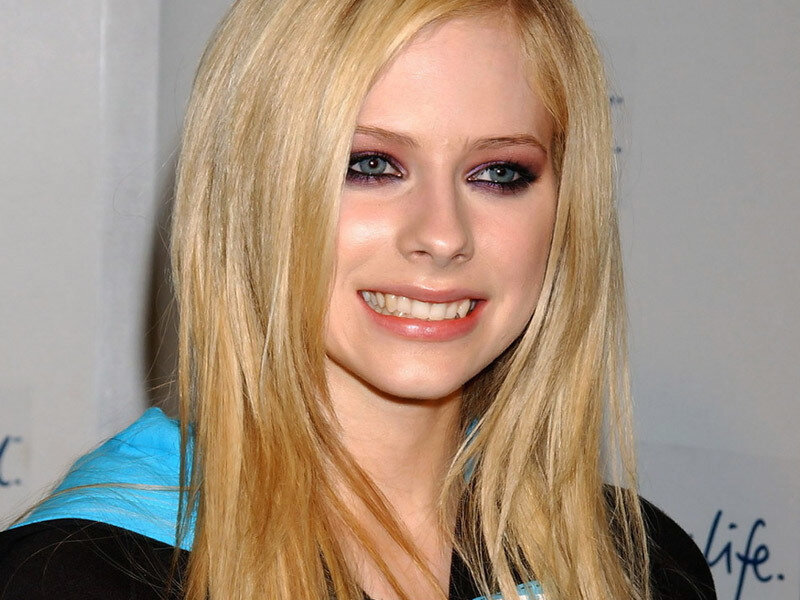 Avril Lavigne smiling