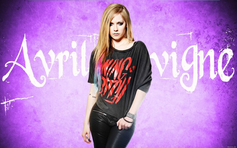 Avril Lavigne Standing — Purple