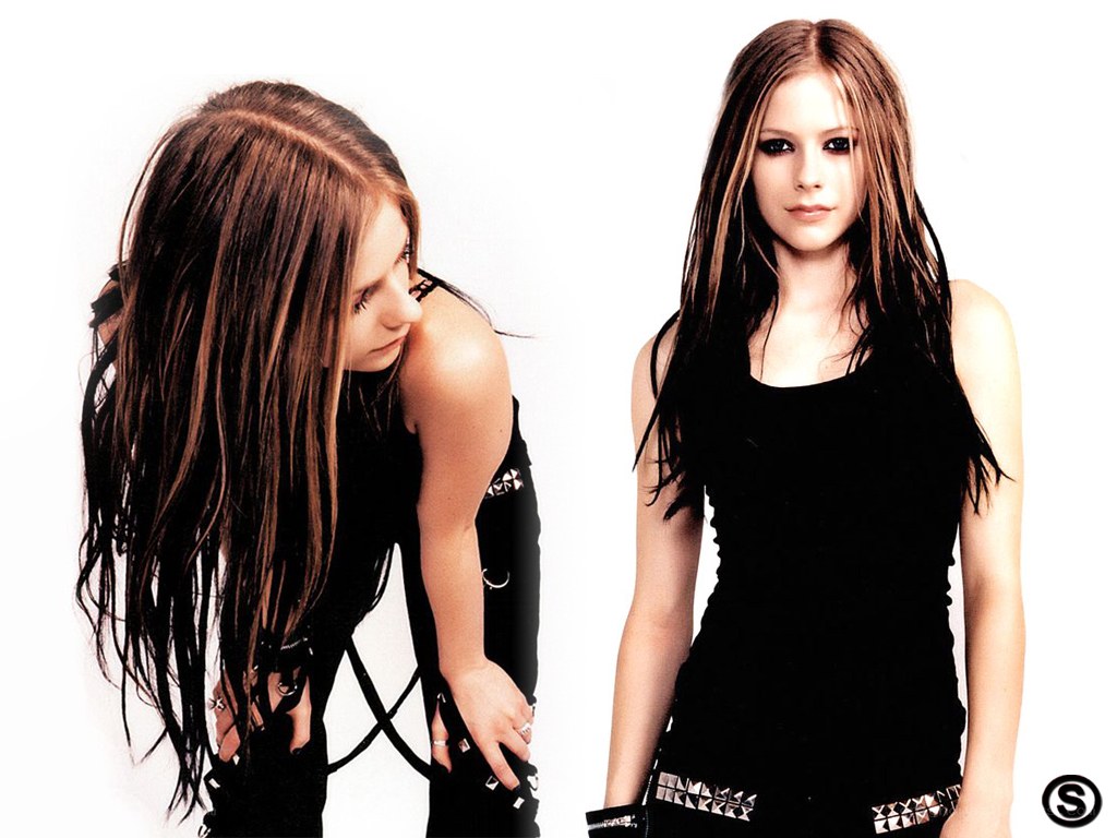 Avril Lavigne studio photos