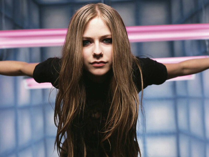 Avril Lavigne with arms outstretched