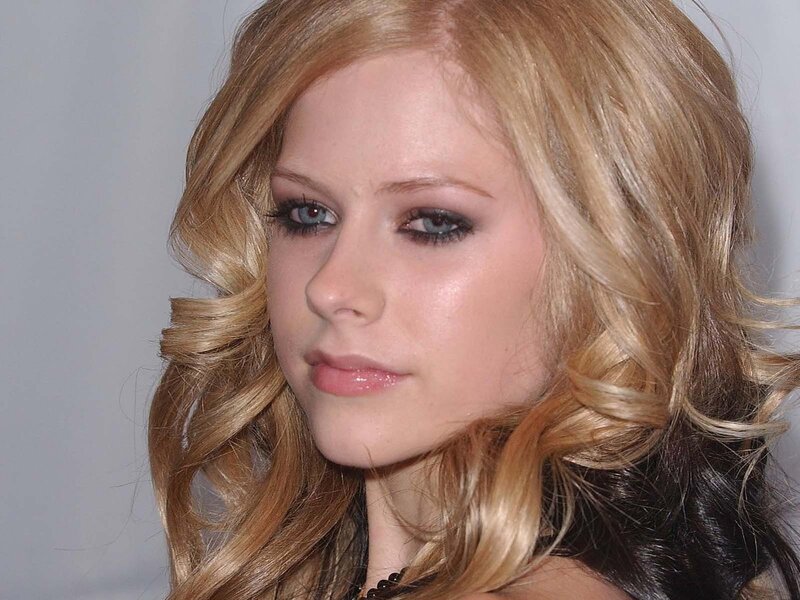 Avril Lavigne with blonde hair