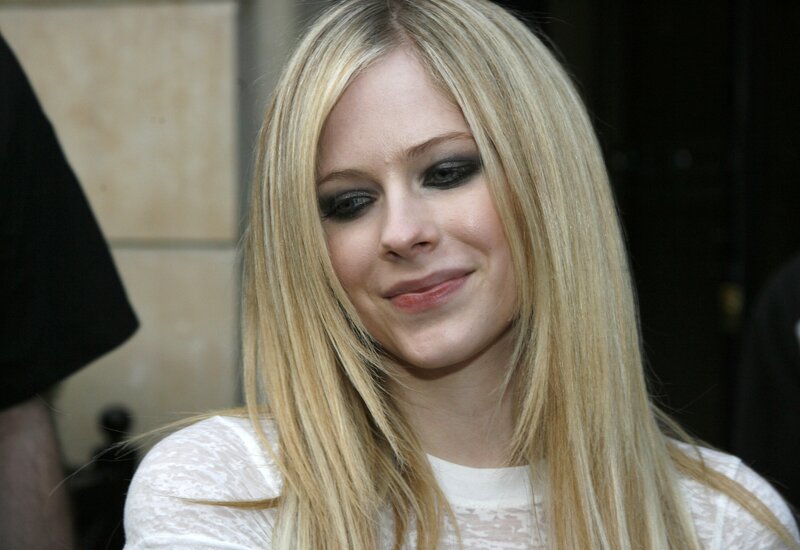 Avril Lavigne with blonde hair