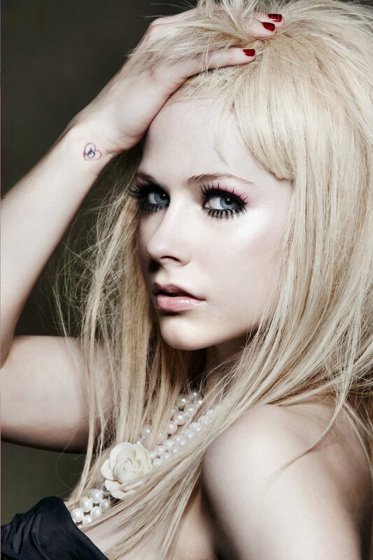 Avril Lavigne with blonde hair