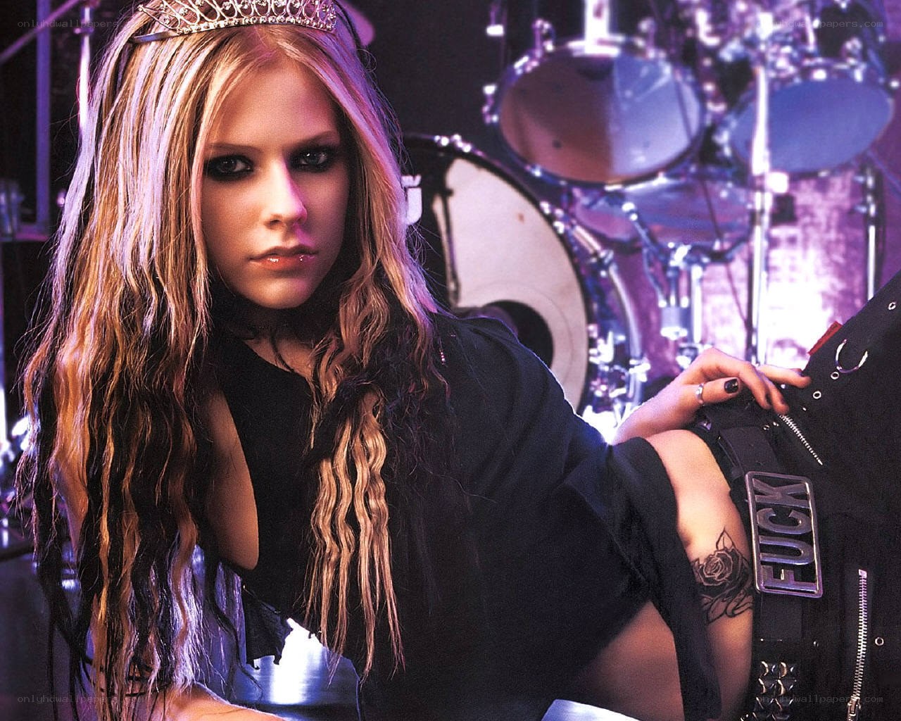 Avril Lavigne with crown