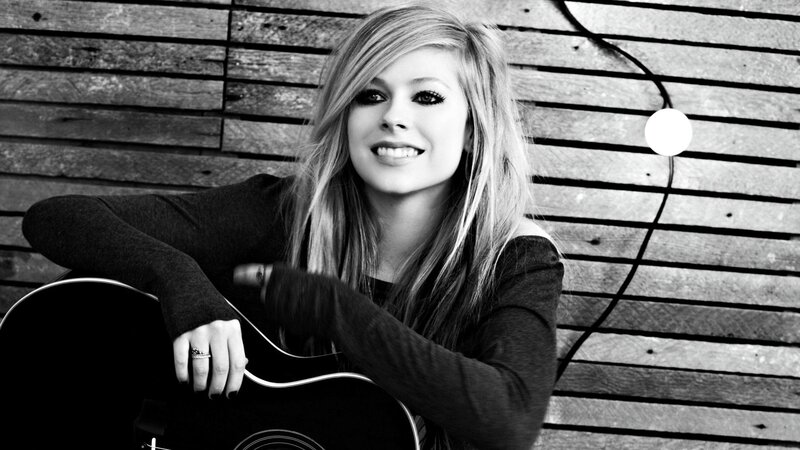 Avril Lavigne with guitar